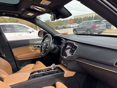 Certified 2023 Volvo XC90 B6 Ultimate w/ Protection Package Premier image 12