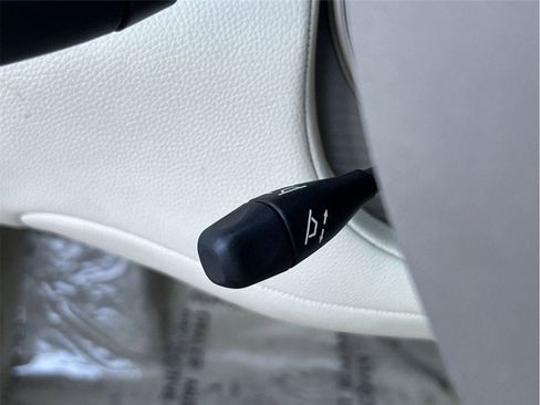 Used 2012 Mercedes-Benz SL 63 AMG image 21