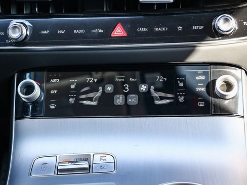 Used 2026 Genesis GV70 2.5T Advanced AWD/4WD image 13