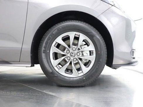 Used 2024 Toyota Sienna LE image 42