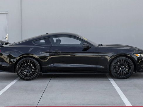 Used 2017 Ford Mustang GT Premium w/ GT Performance Package RWD image 10