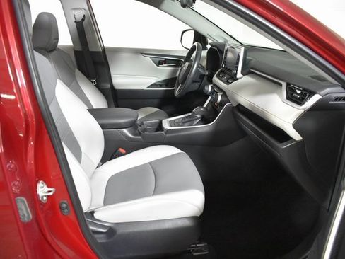 Used 2019 Toyota RAV4 XLE Premium image 33