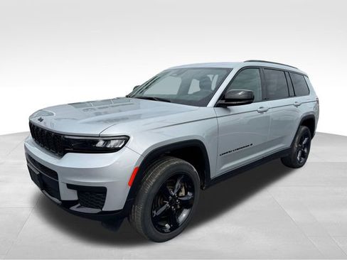 Used 2023 Jeep Grand Cherokee L Altitude image 3