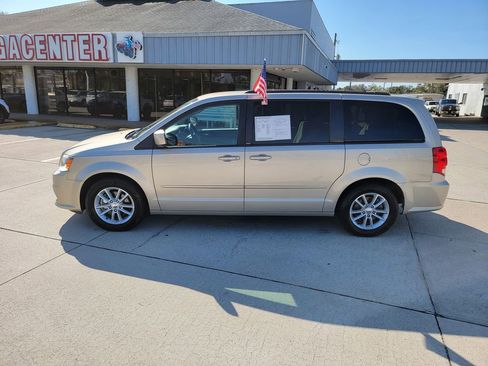 Used 2013 Dodge Grand Caravan SXT image 2