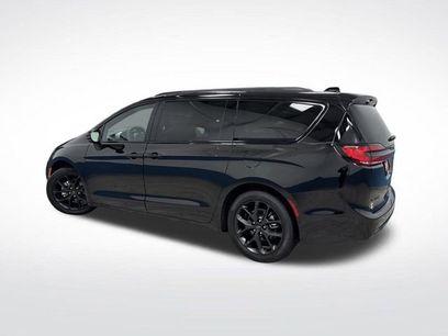 Used 2025 Chrysler Pacifica Limited