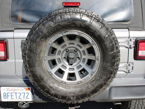 Used 2018 Jeep Wrangler Unlimited Sport S image 28