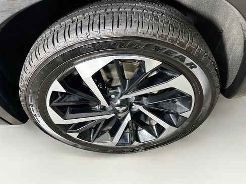 Used 2024 Mitsubishi Outlander SE image 11