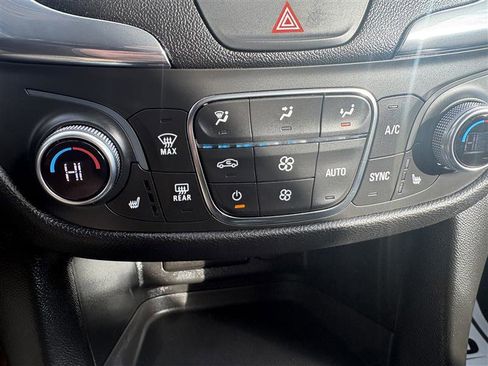 Used 2019 Chevrolet Equinox LT image 15