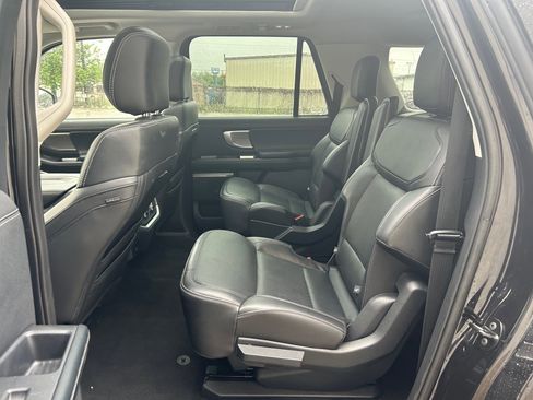 Used 2025 Ford Expedition Max Platinum image 18