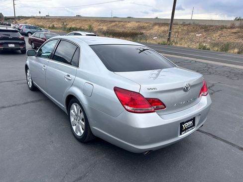 Used 2006 Toyota Avalon XLS FWD image 4