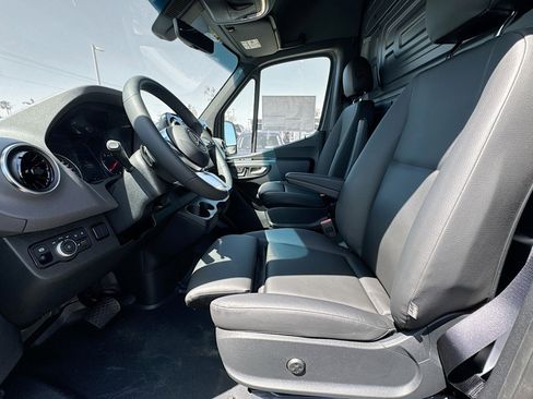 New 2025 Mercedes-Benz Sprinter 2500 image 18