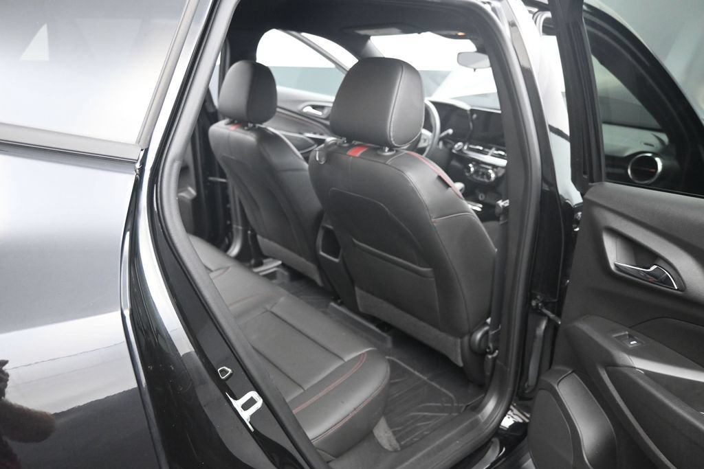 Used 2025 Chevrolet Trax RS w/ Driver Confidence Package FWD image 32