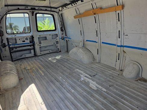 Used 2014 Chevrolet Express 2500 Extended RWD image 15