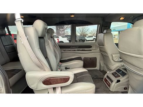 Used 2017 GMC Savana 2500 image 19