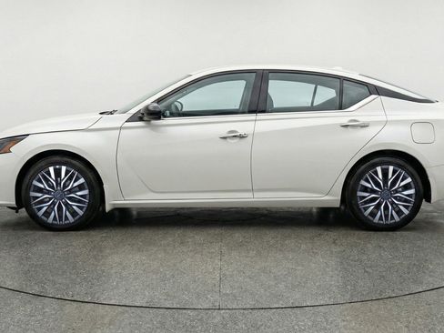 Used 2025 Nissan Altima 2.5 SV image 5
