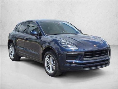 Used 2022 Porsche Macan AWD/4WD image 3