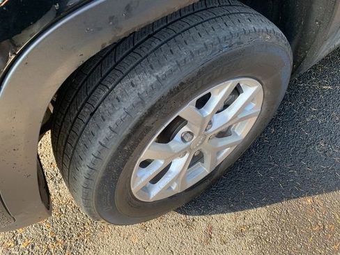 Used 2023 Jeep Grand Cherokee Limited AWD/4WD image 2