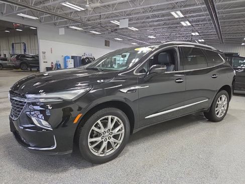 Used 2023 Buick Enclave Essence w/ Experience Buick Package image 3