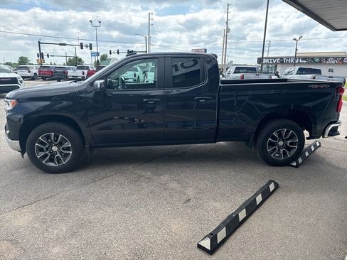 Used 2023 Chevrolet Silverado 1500 LT AWD/4WD image 3
