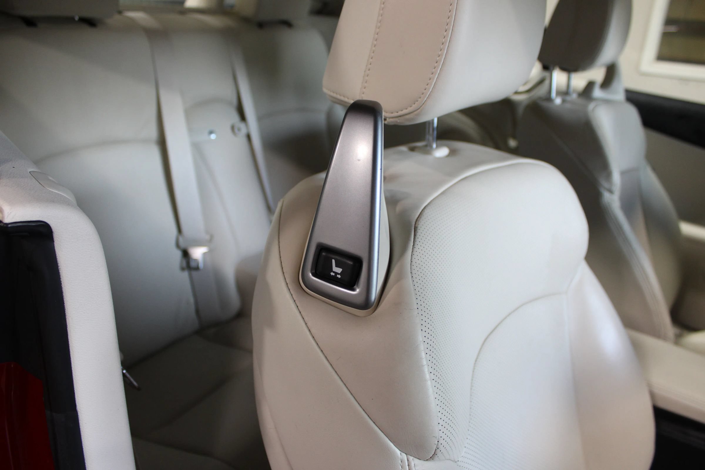 Used 2011 Lexus IS 350C RWD image 33