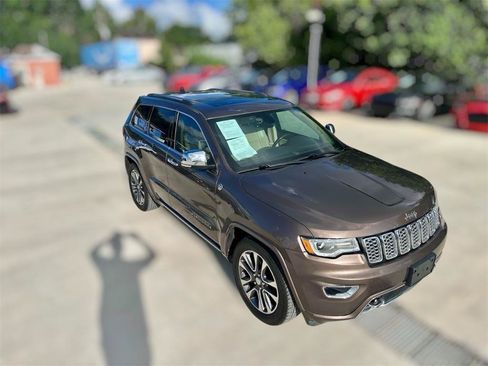 Used 2018 Jeep Grand Cherokee Overland AWD/4WD image 14