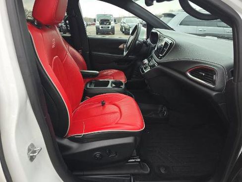 Used 2020 Chrysler Pacifica Limited w/ Quick Oder Package 2EV RED-S image 6