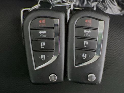 Used 2022 Toyota Camry LE image 35