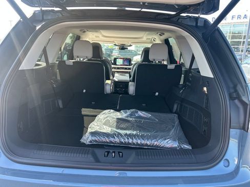 New 2026 Lincoln Aviator Reserve AWD/4WD image 13