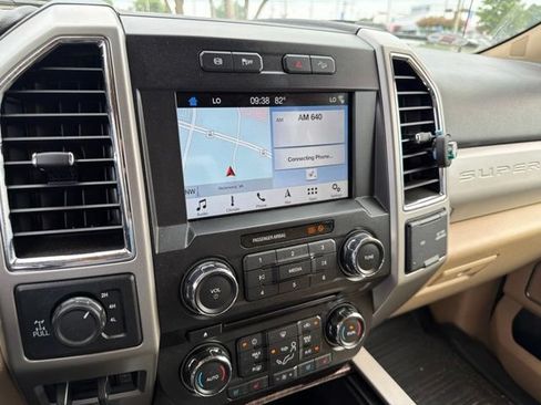 Used 2018 Ford F250 Lariat w/ Lariat Ultimate Package AWD/4WD image 4