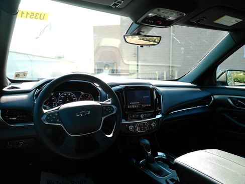Certified 2023 Chevrolet Traverse Premier w/ Redline Edition AWD/4WD image 9