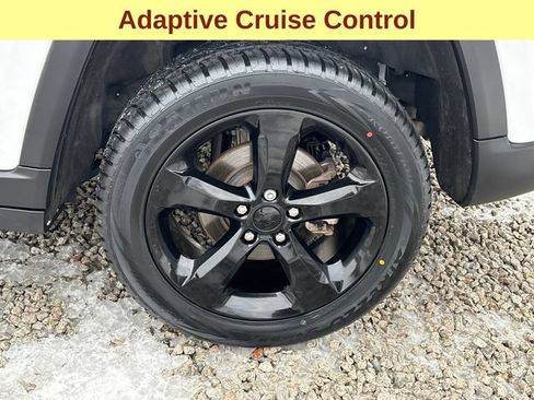 Used 2023 Jeep Grand Cherokee Limited w/ Black Appearance Package AWD/4WD image 9