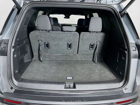 Used 2025 Chevrolet Traverse LT image 26