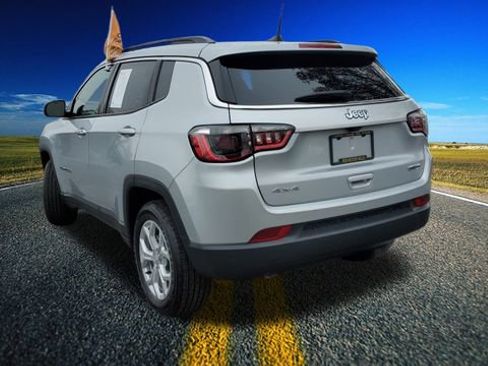 Certified 2024 Jeep Compass Latitude image 25