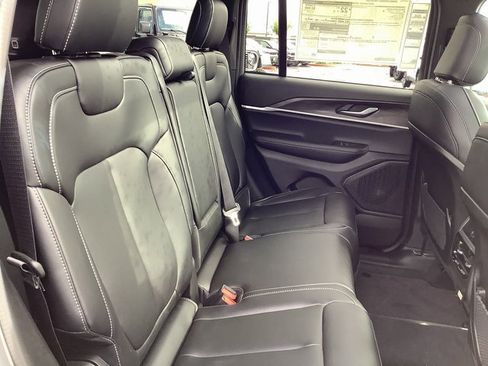 New 2025 Jeep Grand Cherokee Limited image 35