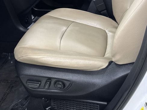 Used 2022 Toyota Sienna XLE image 17