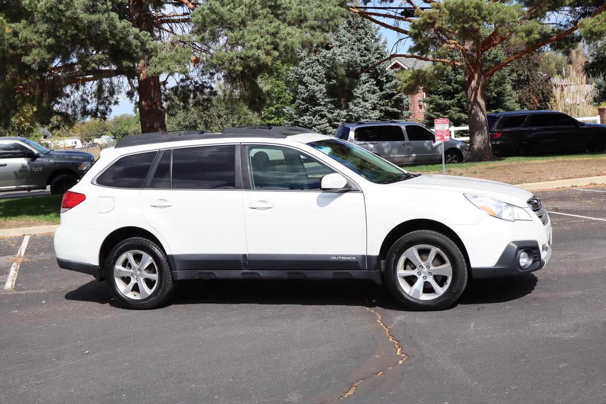 Used 2014 Subaru Outback 2.5i Limited w/ Moonroof Package AWD/4WD image 2