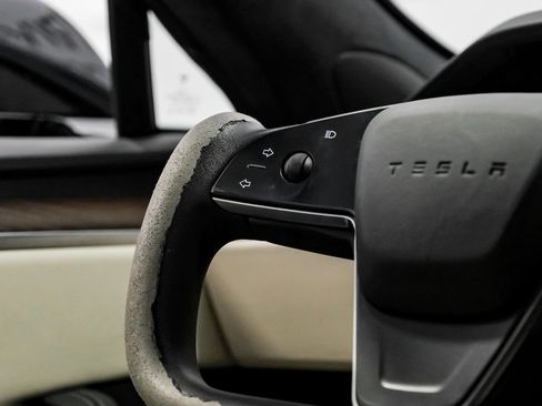 Used 2023 Tesla Model S Standard Range image 19