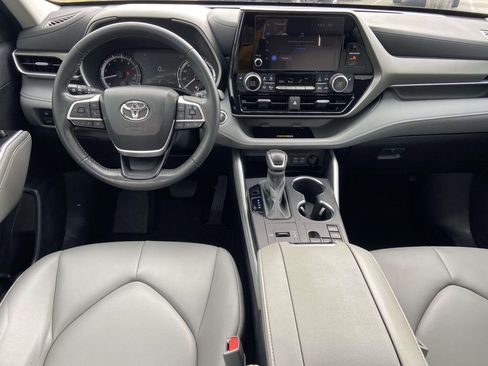 Used 2023 Toyota Highlander XLE image 10