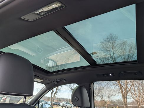 Certified 2022 Volkswagen Tiguan SEL R-Line AWD/4WD image 19