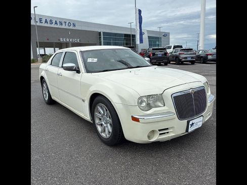 Used 2005 Chrysler 300 C RWD image 1