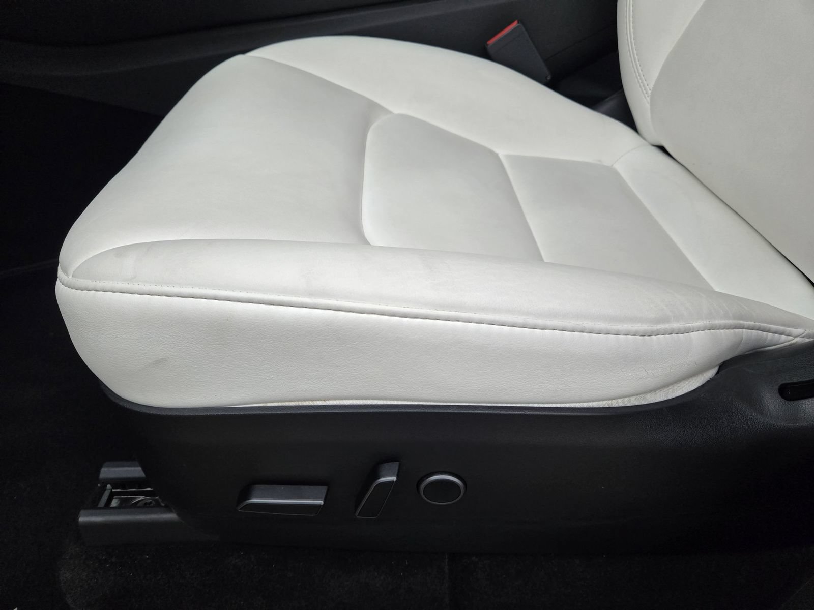 Used 2022 Tesla Model Y Performance AWD/4WD image 22