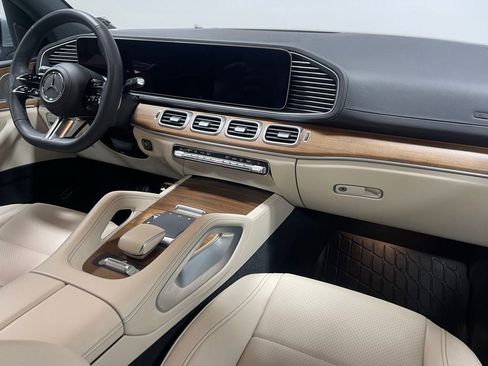 Used 2024 Mercedes-Benz GLS 450 4MATIC image 29
