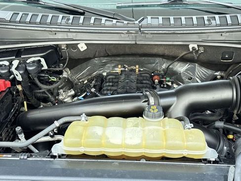 Used 2021 Ford Expedition Limited image 31