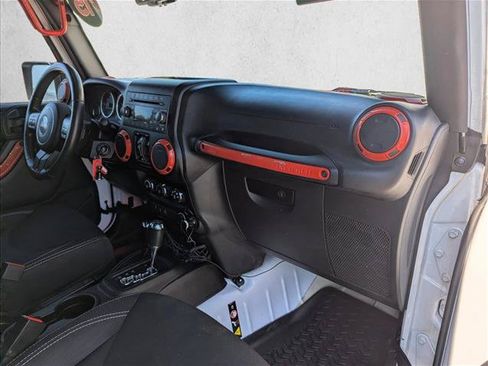 Used 2015 Jeep Wrangler Unlimited Sahara w/ Connectivity Group AWD/4WD image 20