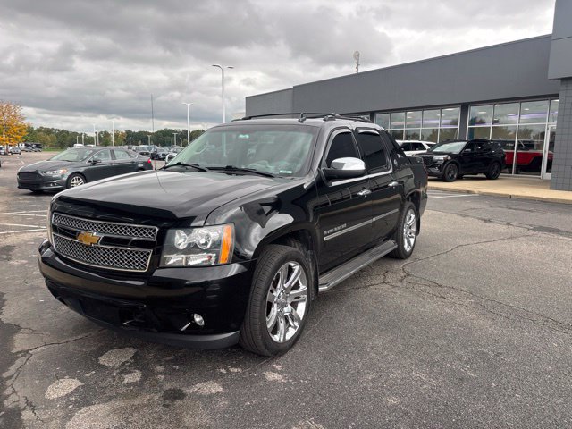 Used 2013 Chevrolet Avalanche LTZ AWD/4WD image 2