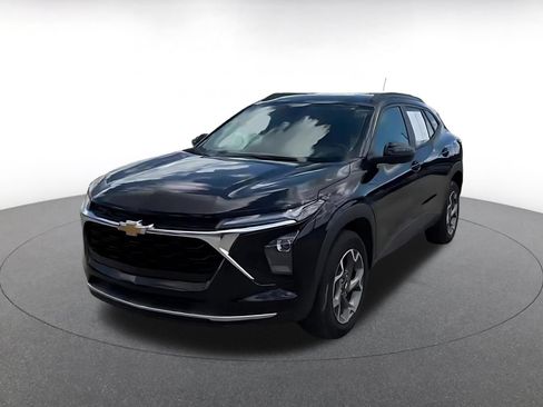 Used 2025 Chevrolet Trax LT w/ LT Convenience Package FWD image 7