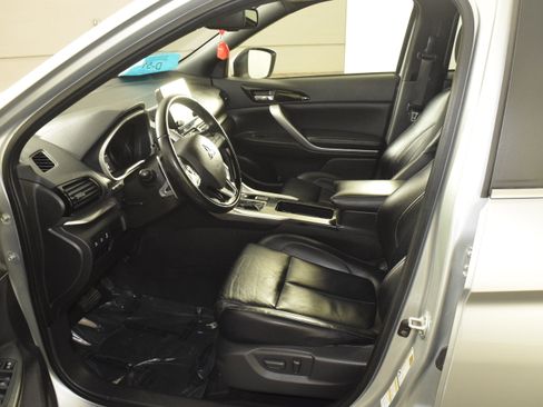 Used 2022 Mitsubishi Eclipse Cross SEL image 2