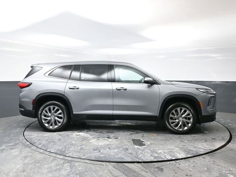 Used 2025 Buick Enclave Preferred w/ Power Package image 4