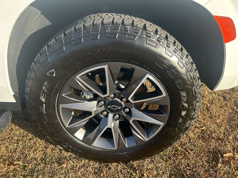 Used 2023 Chevrolet Tahoe Z71 w/ Off-Road Capability Package image 37