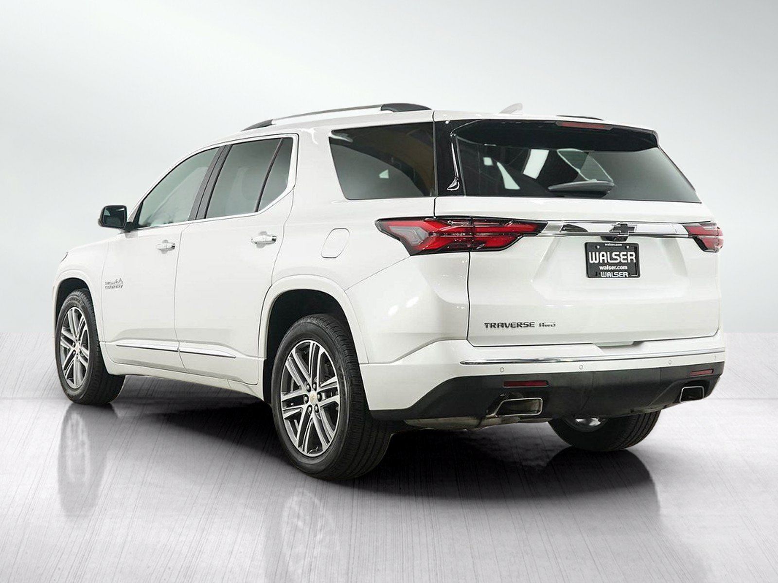 Used 2023 Chevrolet Traverse High Country w/ LPO, Floor Liner Package AWD/4WD image 3